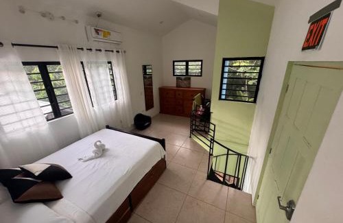 Unitedville Kabine | Lower Dover Jungle Lodge & Maya Ruins