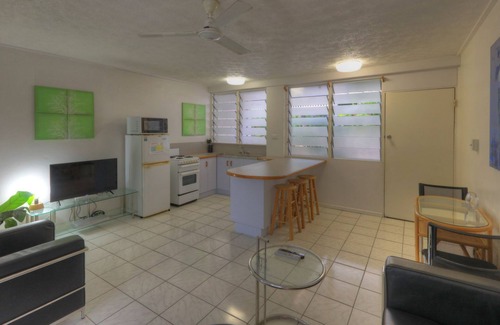 Arcadia Wohnung | Loyang Apartment 2 - Fantastic value island getaway with complex pool and short stroll to Alma Bay