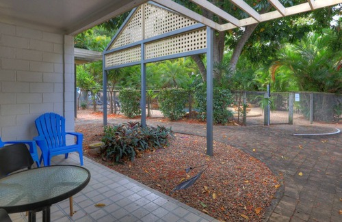Arcadia Wohnung | Loyang Apartment 2 - Fantastic value island getaway with complex pool and short stroll to Alma Bay