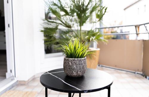 West Wohnung | LuBu Stay Central, Cozy, with Workspace and Parking