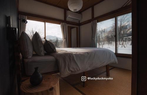 Akakura Onsen Haus | Lucky Duck Cabin Myoko