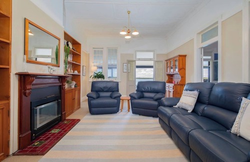Swansea Haus | Ludford Lakefront and Beachside Retreat for Groups