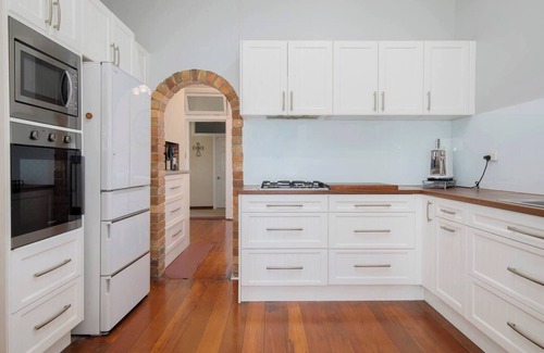 Swansea Haus | Ludford Lakefront and Beachside Retreat for Groups