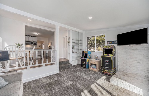 Northern Lower Peninsula Haus | Ludington Beach House on Lakeshore 1.5 Blocks from the beach