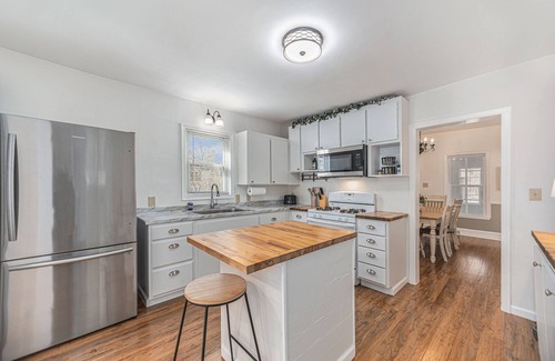 Northern Lower Peninsula Haus | Ludington Beach House on Lakeshore 1.5 Blocks from the beach