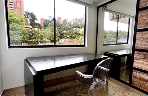 Los Naranjos Wohnung | Lujoso, Amplio Apto en el Barrio más Seguro y Lindo de Medellín