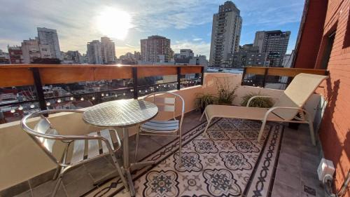 Almagro Wohnung | Luminoso Semipiso 2 Ambientes con Balcón Terraza