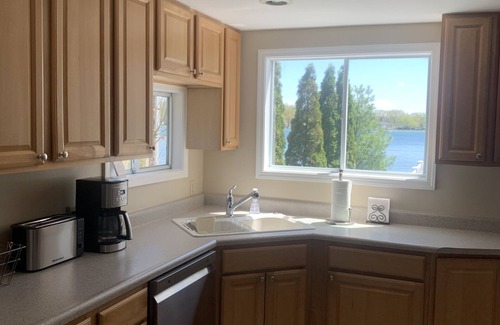 Sister Lakes Haus | Lumos House on Magician Lake