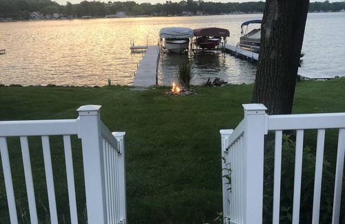 Sister Lakes Haus | Lumos House on Magician Lake