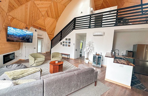 Front Royal Haus | ⭐️Lunar Lookout ⭐️ Geodesic Dome on 8 acres with HOT TUB!