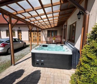 Relov Haus | Lutra Montana