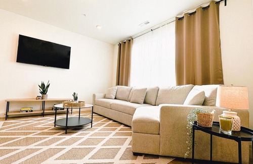 American Fork Haus | Lux 3BD/2BA w/ King Bed & Garage