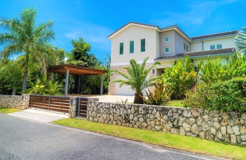 Patricks Island Villa | Lux 4 bd Ocean View House w/ Pool and Yoga Studio