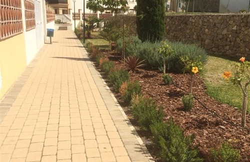 Caleta de Velez Wohnung | "Lux Apartm BEAUVIVIR" mit Gemeinschaftspool, Garten und eigener Terrasse