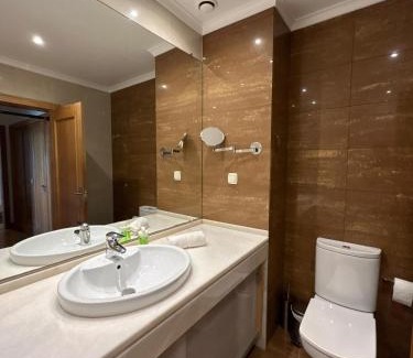 Cascais Wohnung | Lux Apt in Priv Condo with Pool, near Beach, Parking & Easy Access to Lisbon