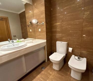 Cascais Wohnung | Lux Apt in Priv Condo with Pool, near Beach, Parking & Easy Access to Lisbon