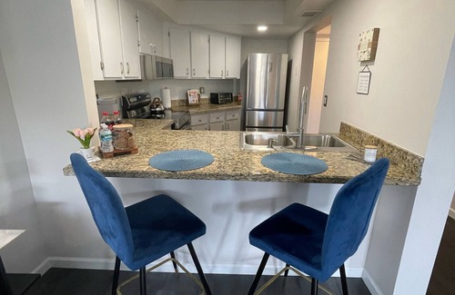 Delray Beach Eigentumswohnung | Lux King Bed Suite, Modern Condo Delray Beach. DRClub - 25% Off Summer