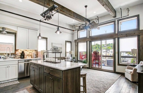 Blue Ridge Eigentumswohnung | Luxurious loft escape at Down Town Blue Ridge! Walk to everything! No driving!