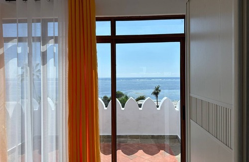 Vipingo Villa | Lux Suites 5 Bedroom Beachfront Villa in Sultan Place Kikambala