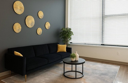 Five Points South Wohnung | Luxe 2BR Apt | Minutes to Dining + Culture