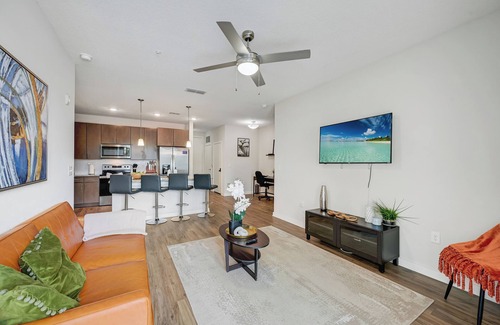 Deerwood Wohnung | Luxe 2BR Retreat, Resort Style Pool, Near Mayo Clinic, Beaches & Town Center