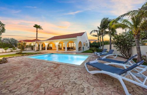 Opal Wohnung | LUXE 3BR and 3BA Villa w Pool Villa Leone by Bocobay