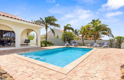 Opal Wohnung | LUXE 3BR and 3BA Villa w Pool Villa Leone by Bocobay
