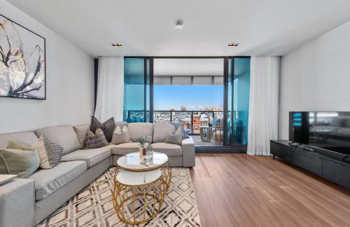 Fortitude Valley Wohnung | Luxe 3BR Apt with City Views, Car Park and Rooftop Pool
