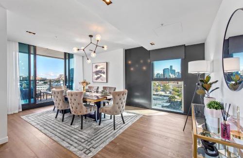 Fortitude Valley Wohnung | Luxe 3BR Apt with City Views, Car Park and Rooftop Pool
