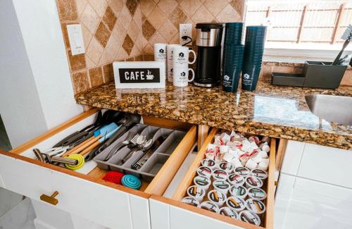 West Hollywood Haus | Luxe 4 BR Heated Pool - Hardrock - Stadium - Beach