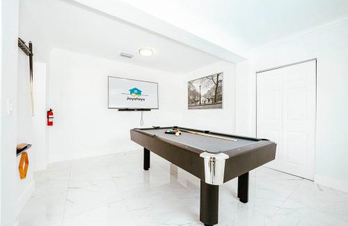 West Hollywood Haus | Luxe 4 BR Heated Pool - Hardrock - Stadium - Beach