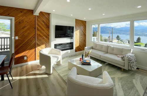 Okanagan-Similkameen Haus | Luxe 4br Lakeview House, Steps to Wineries & KVR
