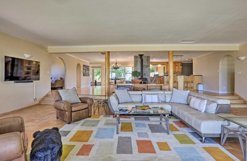 Auburn Haus | Luxe Auburn Hideaway with Tennis Court and Views!