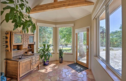 Auburn Haus | Luxe Auburn Hideaway with Tennis Court and Views!