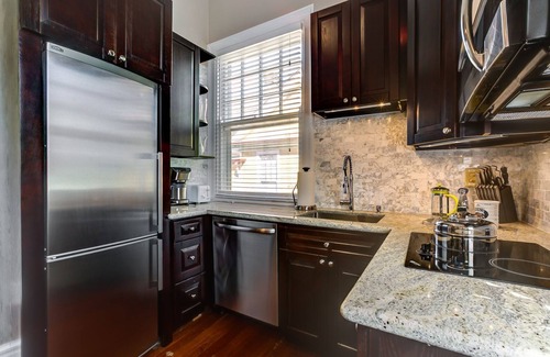 Faubourg Livaudais Bed & Breakfast | Mardi Gras Balkon, Garden District, Luxe, Schritte zum St. Charles