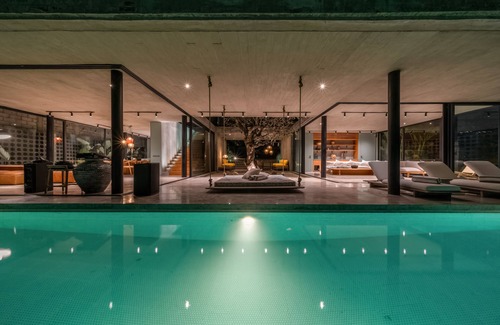 Babakan Villa | Luxe Bridge villas : Modern Meets Tropical w/ Chef