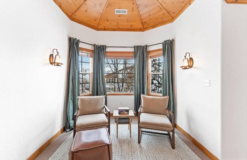 Midway Eigentumswohnung | Luxe Chalet - Sleeps 15