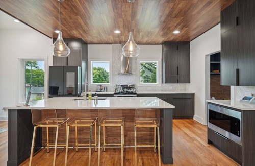 Summerhill Haus | Luxe City Oasis in the Heart of Downtown