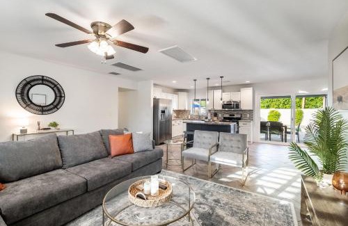 Papago Parkway Haus | Luxe Getaway Home W Heated Pool & Firepit