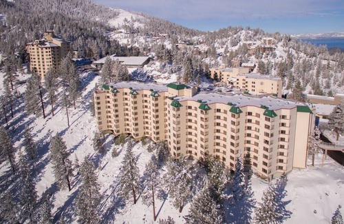 Tahoe Village Villa | Charming Condo in der Nähe von Heavenly | Zugang zu Pools, Spa + Fitness Center!