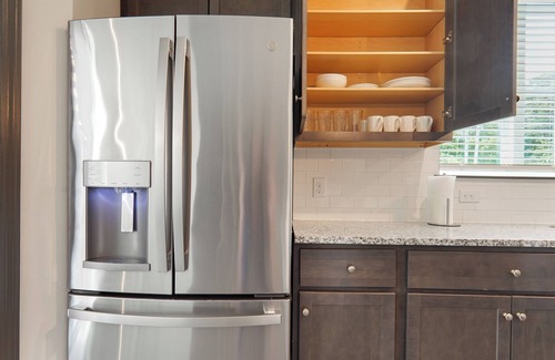 North Raleigh Wohnung | Luxe King 3BR Suite in North Raleigh