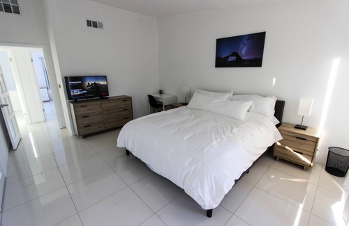 Sunrise Vista Chino Haus | Luxe Moderne Escape - Private Pool & Spa + 360 ° Ansichten