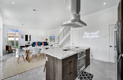 Lake Ridge Haus | Luxe NEW Modern Home with Pool