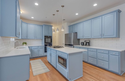 Friendly Haus | Luxe home with great amenities close to MGM, National Harbour, DMV