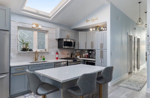 Logan Square Haus | Luxe Ranch & Spa House Retreat! Pets Welcome