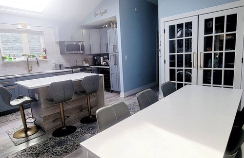 Logan Square Haus | Luxe Ranch & Spa House Retreat! Pets Welcome