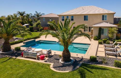 Roseville Haus | Luxe Roseville Home with Pool and Hot Tub!