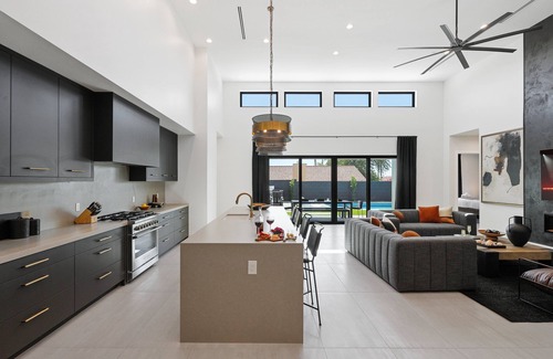 North Scottsdale Hütte | Luxe - Solstice Retreat - Heated Pools - 2 Homes