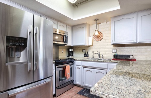 Sahara Palms Haus | Luxe & Spacious Gem: Pool ~ 15min to Downtown ~ Parking!