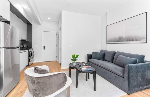Central Park South Wohnung | Luxe Studio with Charming Juliet Balcony